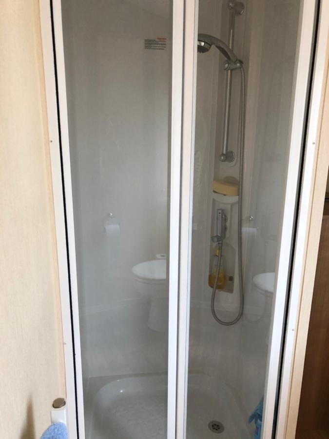 Tref Y Clawdd Appartement Felixstowe Buitenkant foto