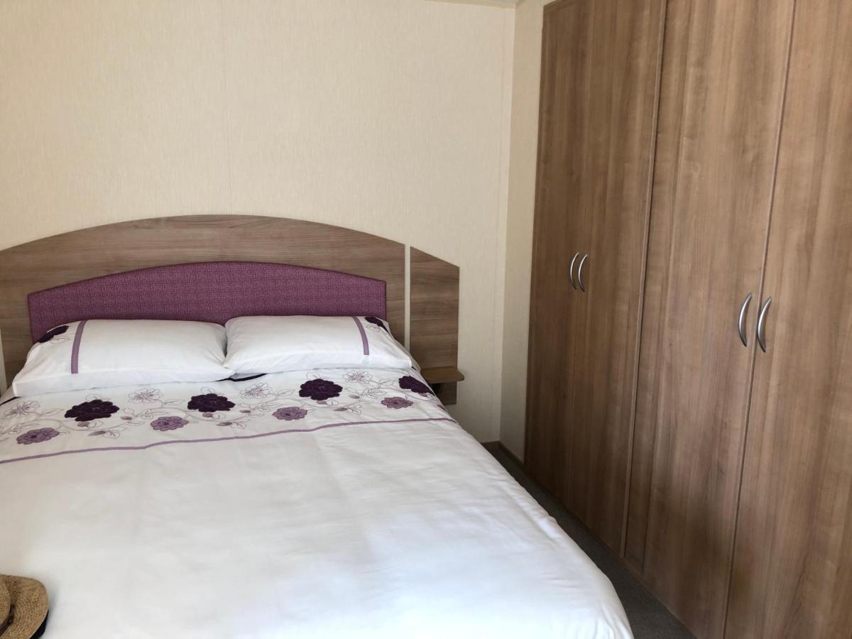 Tref Y Clawdd Appartement Felixstowe Buitenkant foto